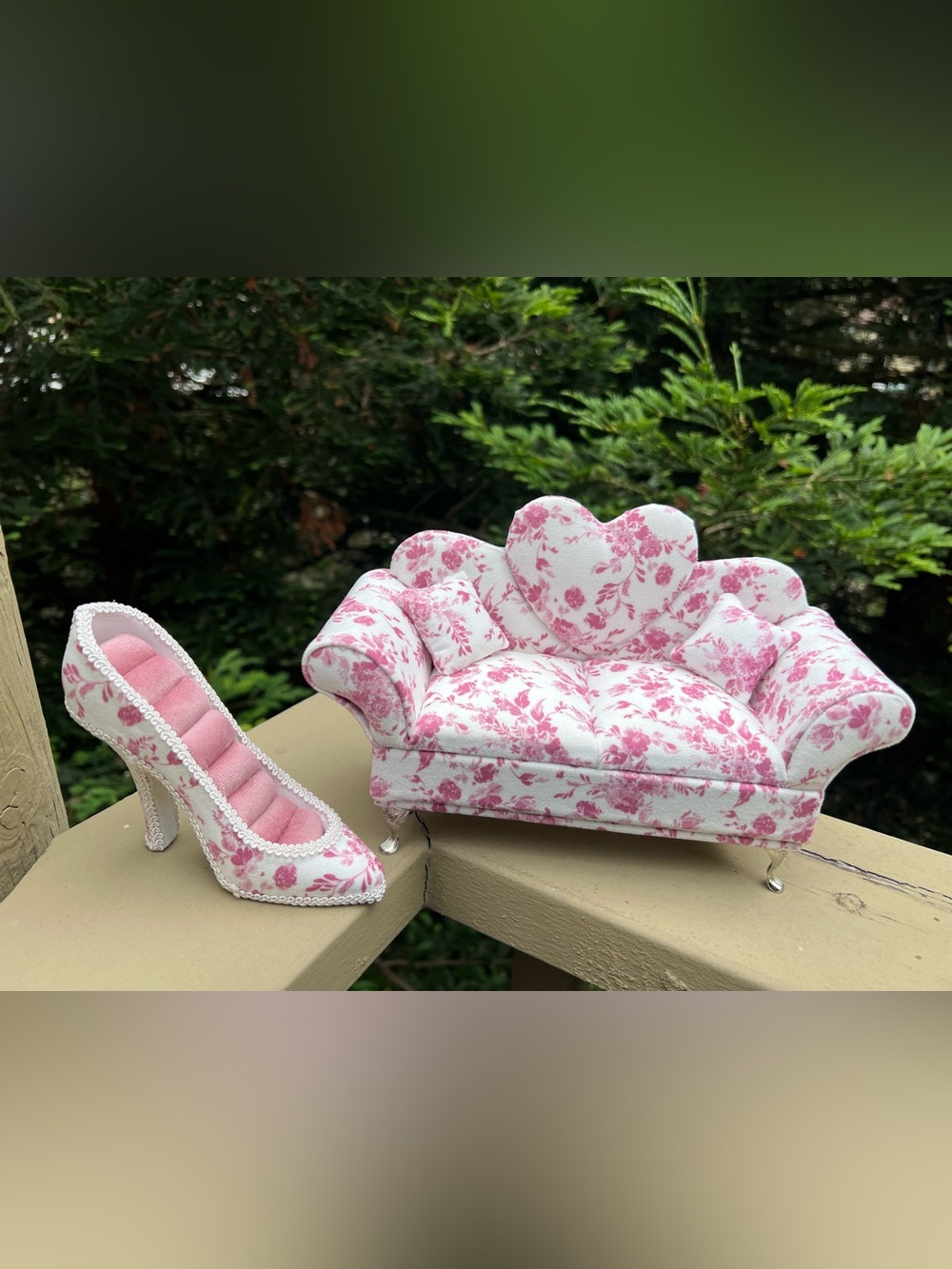 PINK FLORAL TOILE HIGH HEEL JEWELRY RING HOLDER & MINI COUCH